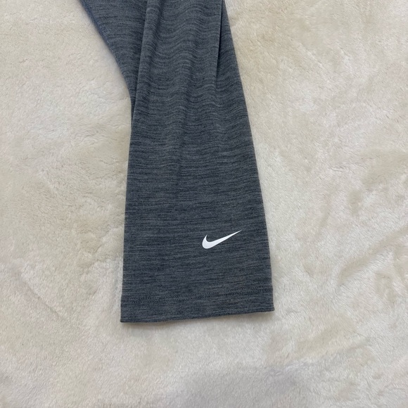 Nike Dri-FIT Women’s M Gray Heathered Capri Cropped Leggings Activewear - Picture 5 of 6
